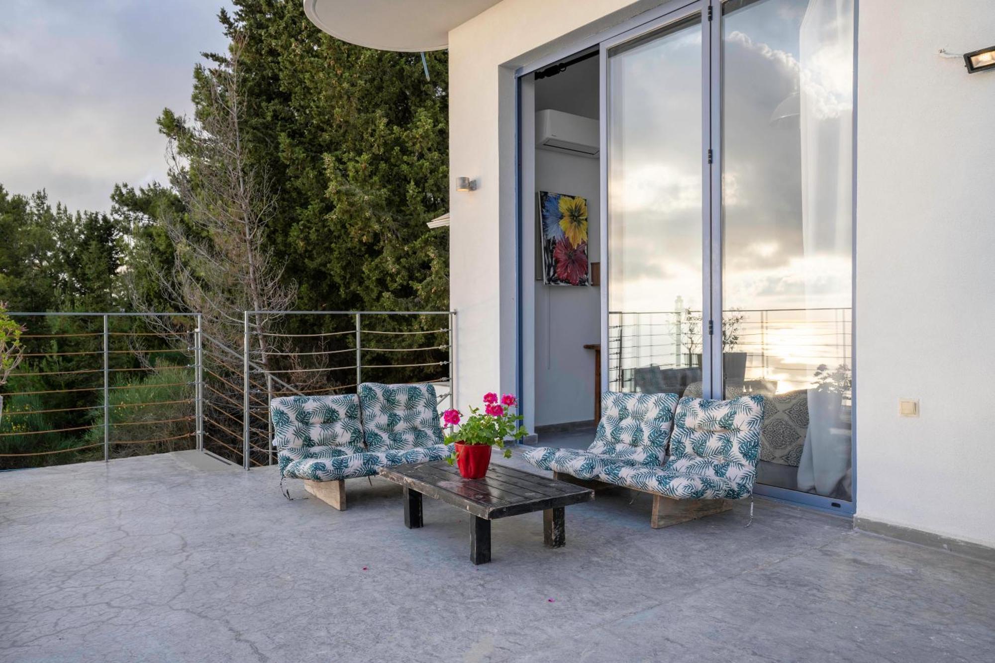 Serenity Boutique Suites Athanion Exterior photo