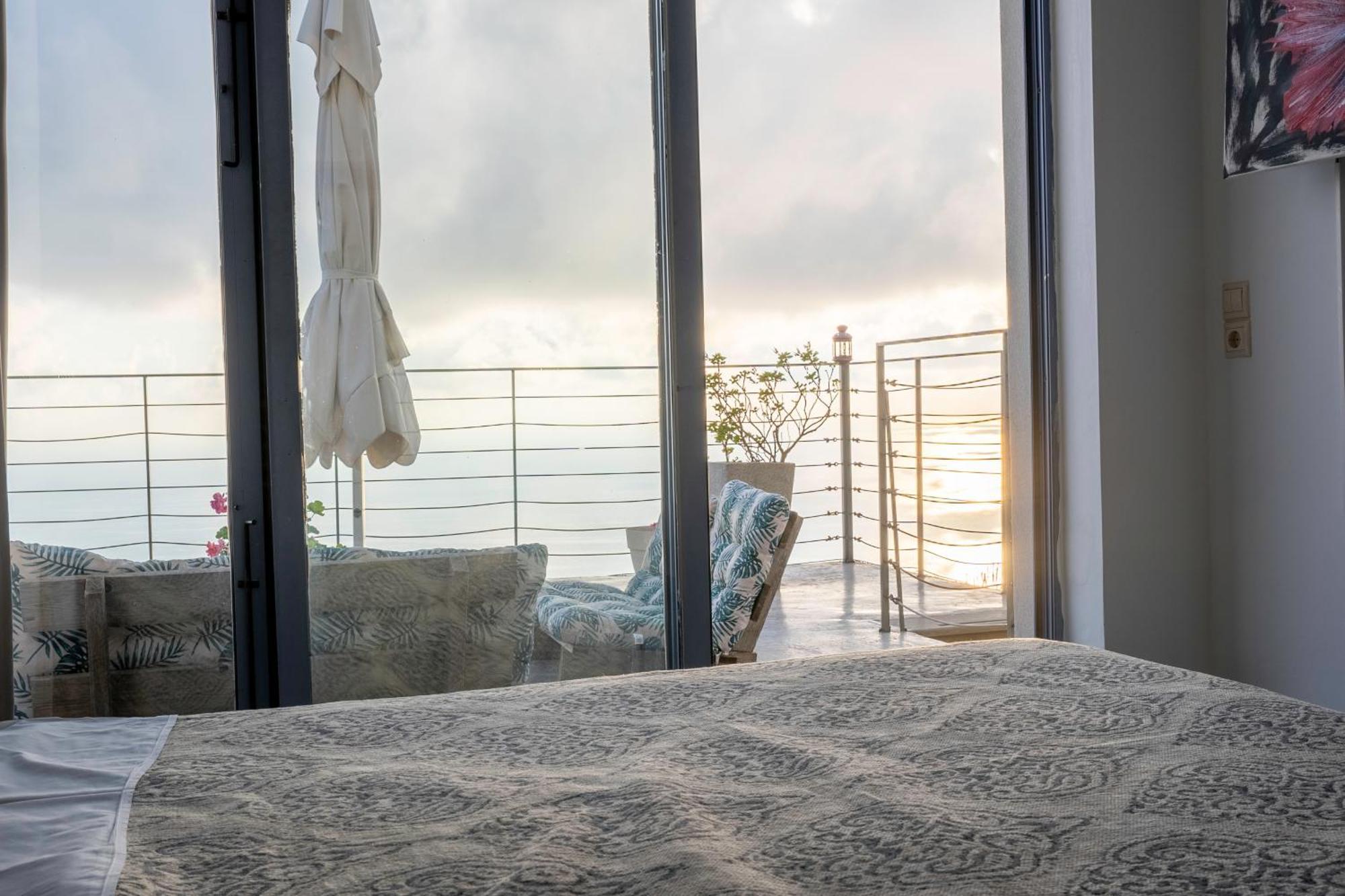 Serenity Boutique Suites Athanion Exterior photo